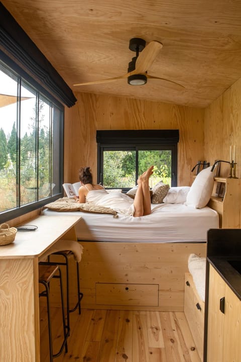 Bed, Night, People, Photo of the whole room, Bedroom, fireplace
