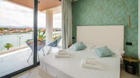 Bed, Natural landscape, View (from property/room), Balcony/Terrace, Bedroom