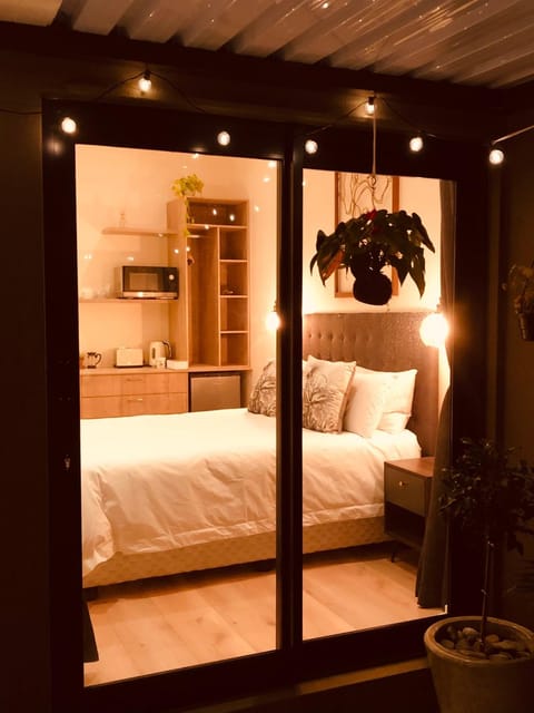 Bed, Night, Photo of the whole room, Bedroom, wardrobe