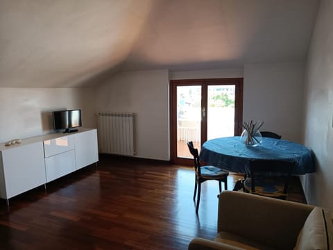 TV and multimedia, Dining area