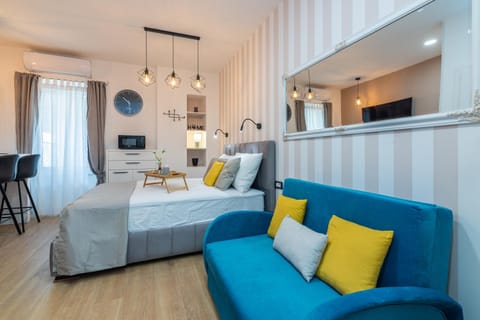 Bed, TV and multimedia, Photo of the whole room, Seating area