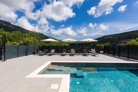 Swimming pool, sunbed, towels
