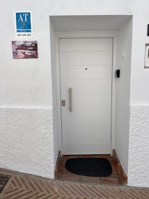 Casa del León House in Sierra de las Nieves