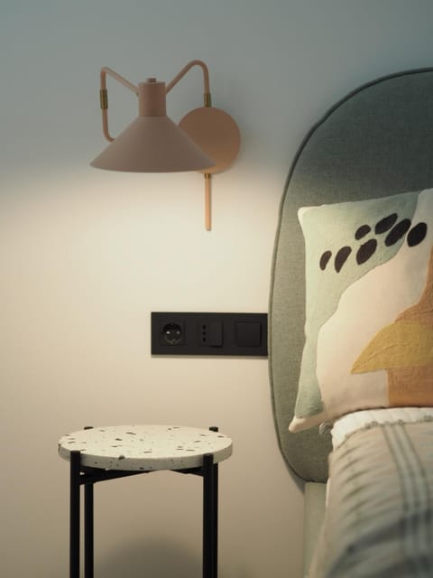 Bed, Photo of the whole room, Decorative detail, Bedroom, hair dresser