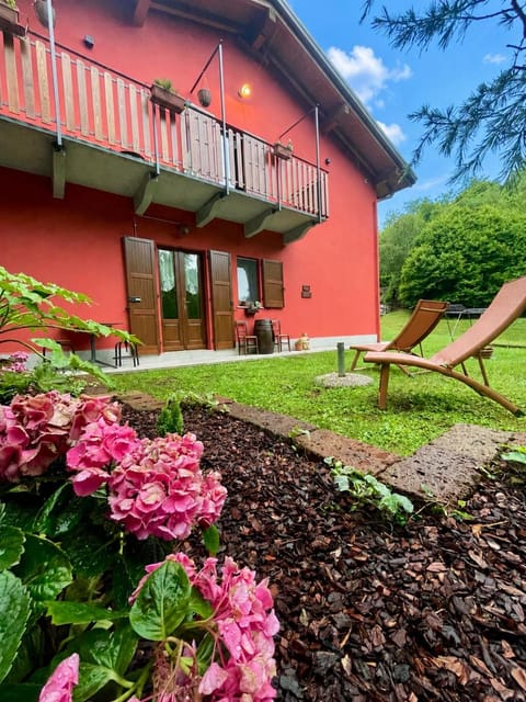 Property building, Restaurant/places to eat, Garden, sunbed