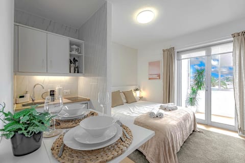 Balcony/Terrace, towels, kitchen