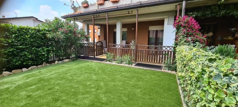 Property building, Patio, Spring, Day, Garden, Garden view