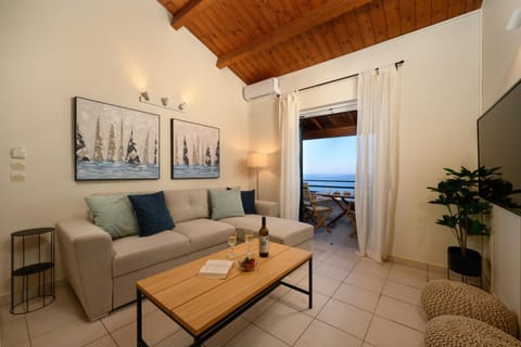 Natural landscape, TV and multimedia, View (from property/room), Balcony/Terrace, Living room, Seating area, Dining area, Sea view