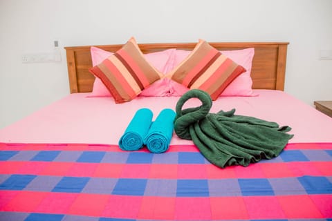 Bed, towels