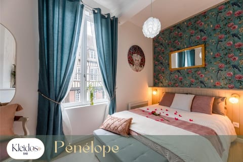 Bed, TV and multimedia, Bedroom