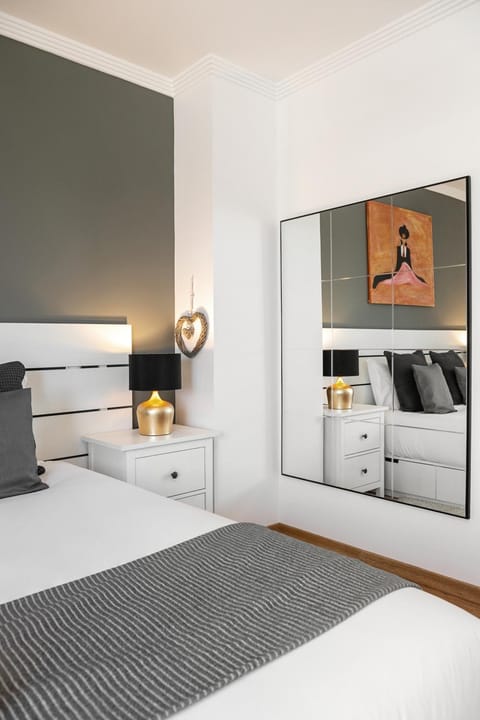 Bed, Photo of the whole room, Decorative detail, Bedroom, hair dresser, towels, wardrobe