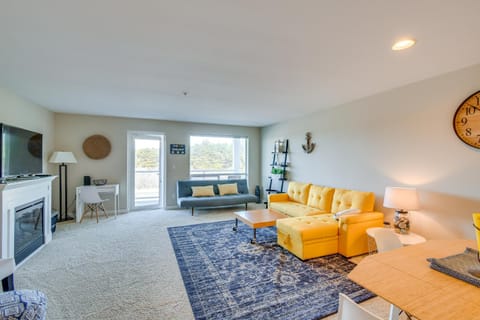 Westport Vacation Rental Walk to Beach! Apartment in Westport