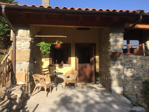 Property building, Patio, Balcony/Terrace, Balcony/Terrace