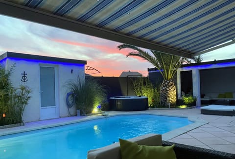 Patio, Garden, Pool view, Swimming pool, Swimming pool, sunbed