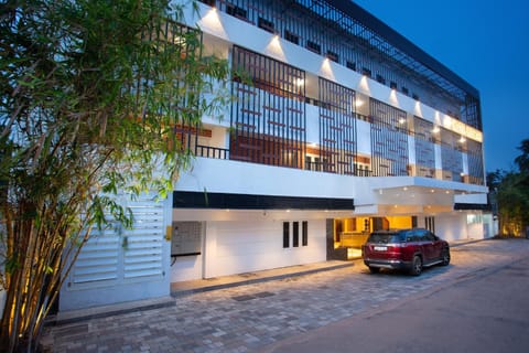 Property building, Day, Parking
