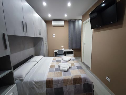 Bed, TV and multimedia, Bedroom, towels, wardrobe, air conditioner