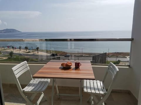 Patio, Day, Natural landscape, Balcony/Terrace, Seating area, Dining area, Lake view, Mountain view, Sea view
