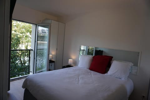 Résidences Grande Jatte, Face Seine, Suites Luxe 52m2 à 97m2, Hôpital Américain à 600m Apartment in Courbevoie