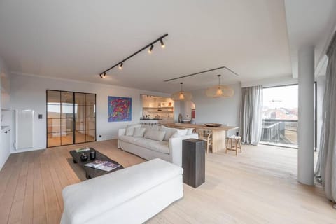 Photo of the whole room, Seating area