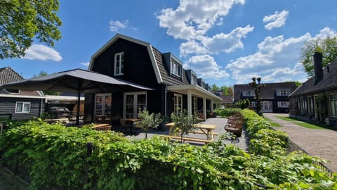 Property building, Restaurant/places to eat, Garden, Balcony/Terrace, Garden view