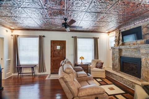 Lewisburg Home with City Park Views Near Downtown! House in Tennessee