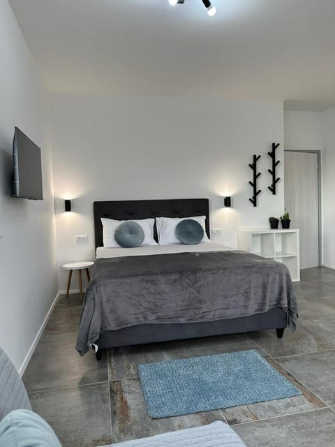 Bed, TV and multimedia
