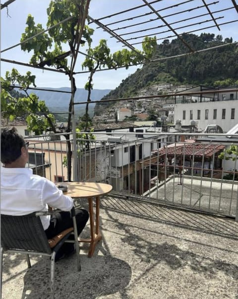 Patio, View (from property/room), Balcony/Terrace, Dining area, Mountain view