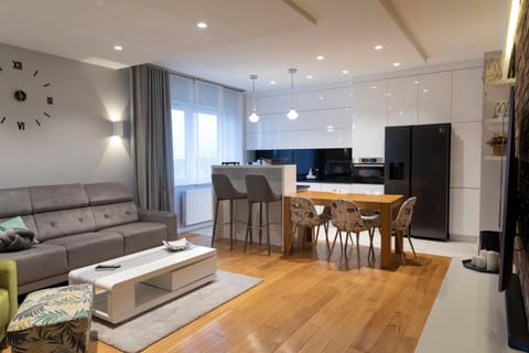 TV and multimedia, Kitchen or kitchenette, Living room, Seating area, Dining area, Evening entertainment
