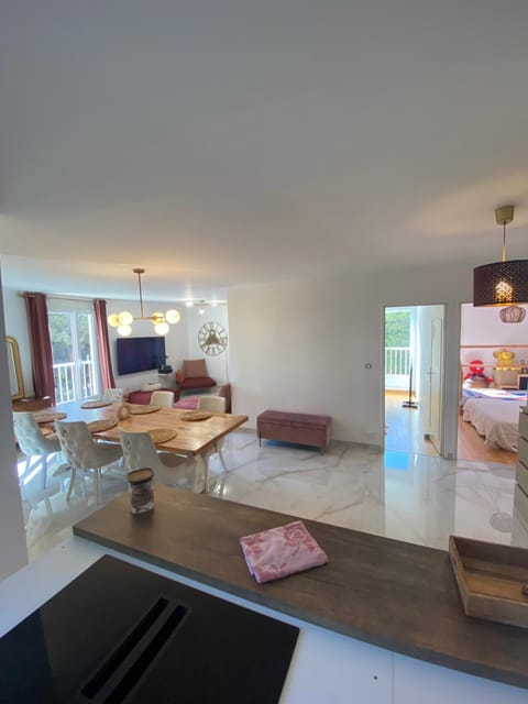 Appart T3 tout équipé calme avec prairie et parking Apartment in Toulon