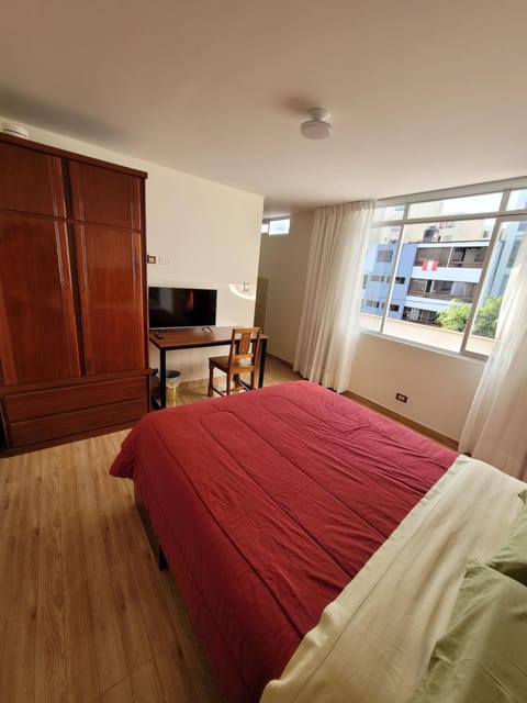 Bed, TV and multimedia, Photo of the whole room, Bedroom, hair dresser, wardrobe