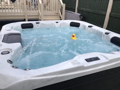 Hot Tub Accommodation North Wales Lodge Campground/ 
RV Resort in Towyn