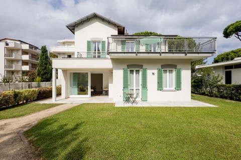 Property building, Spring, Day, Garden, Garden view