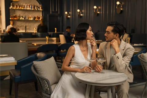 Restaurant/places to eat, Food and drinks, Seating area, Food, Drinks