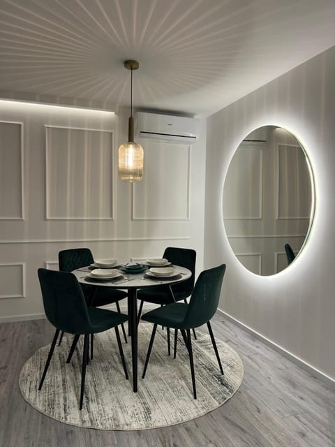 Living room, Seating area, Dining area
