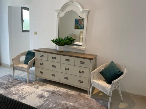 Palm Jumeirah Beachfront private pool villa 5 BR & 1 maids room with access to beach Villa in Dubai