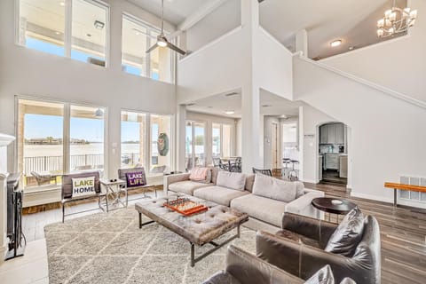 Oak Rock Point House in Lake Lyndon B Johnson