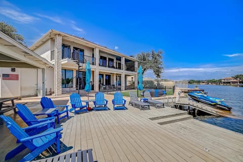 Oak Rock Point House in Lake Lyndon B Johnson