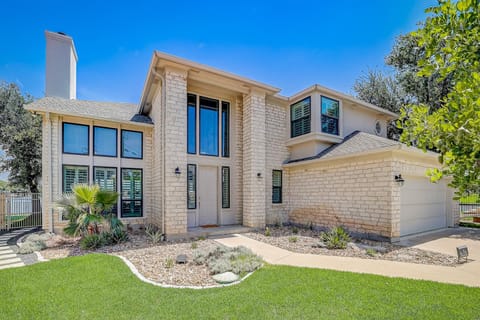 Oak Rock Point House in Lake Lyndon B Johnson