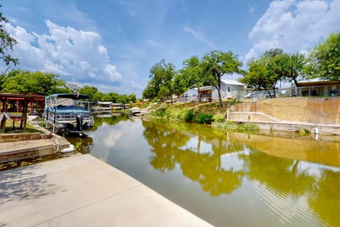 Woodland Hills Retreat House in Granite Shoals
