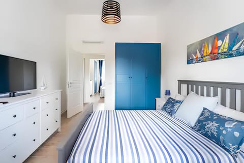 Bed, TV and multimedia, Evening entertainment, Bedroom, wardrobe