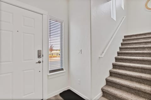 Charming Centrally Located Treasure Valley Custom House in Nampa