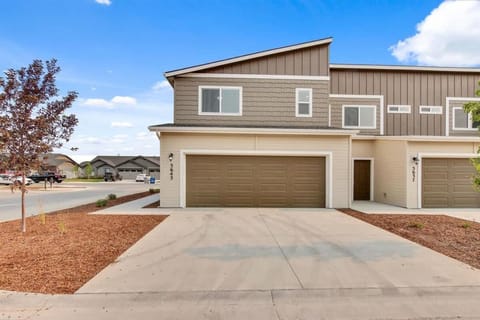 Charming Centrally Located Treasure Valley Custom House in Nampa