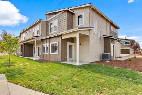 Charming Centrally Located Treasure Valley Custom House in Nampa