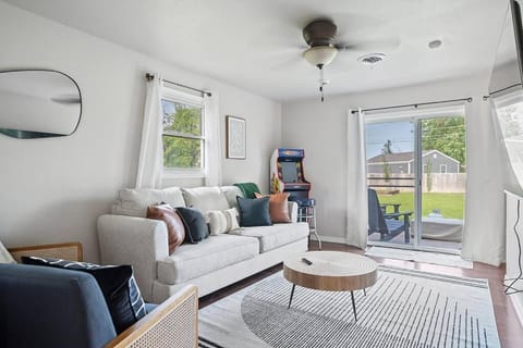 Living room, Seating area