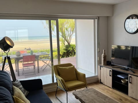 Appartement 2P, Rez-de-jardin, Accès Plage, Animaux OK, Parking, Internet Inclus - FR-1-487-355 Apartment in Cabourg