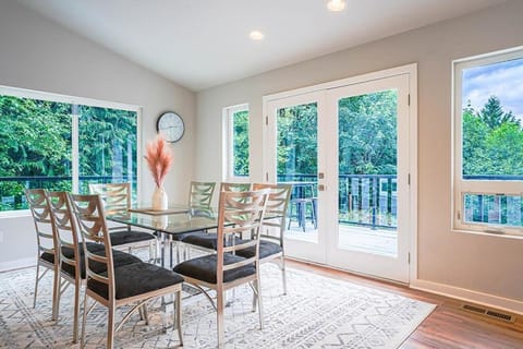 Shelton Waterfront, Fire pit, Hot tub, Game, Beach House in Puget Sound