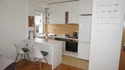 Kitchen or kitchenette, dishwasher, pet friendly, stove