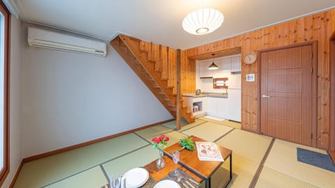 Kitchen or kitchenette, Living room, Seating area, Dining area, air conditioner
