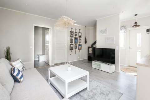 TV and multimedia, Living room, flat iron