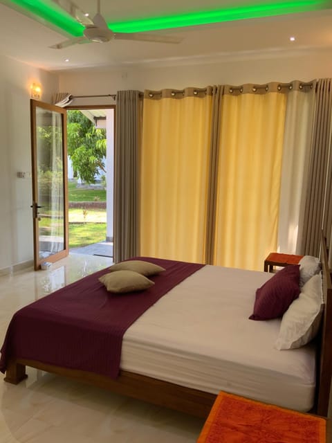 Bed, View (from property/room), Balcony/Terrace